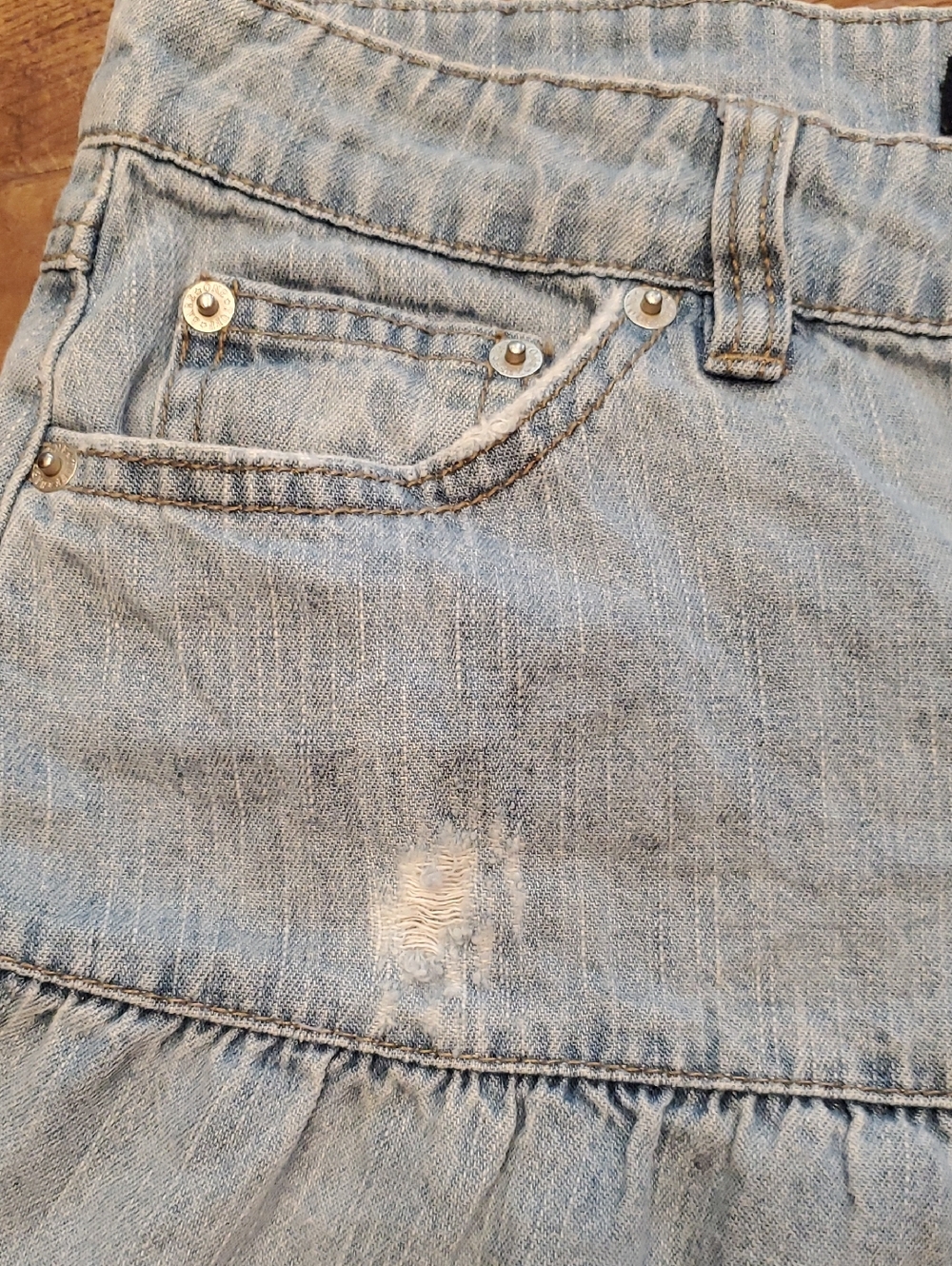 One Tuff Babe Jeanswear Light Wash Denim Tiered Skirt Womens 9 /10 Ruffled Denim - Picture 3 of 15